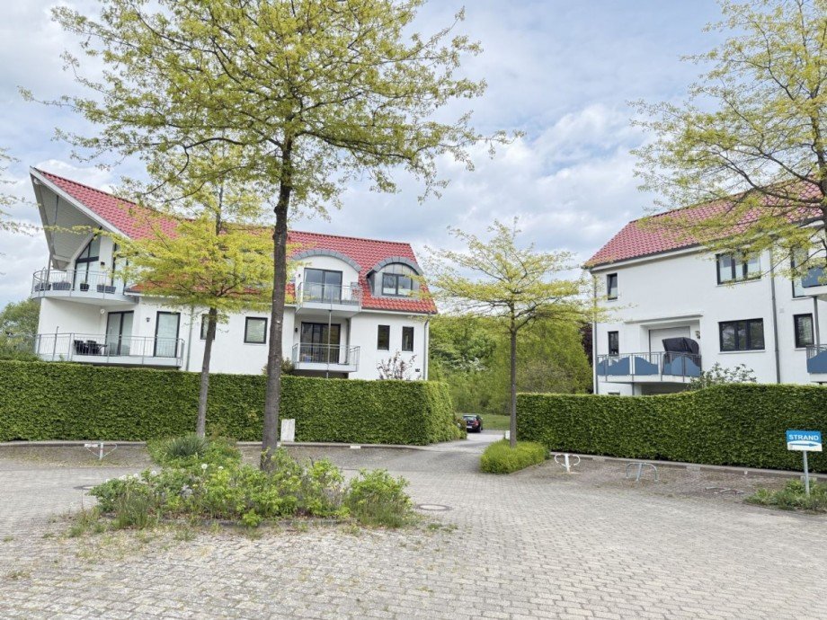 Blick von der Stra�e Etagenwohnung Scharbeutz