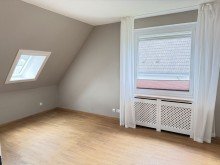 Schlafzimmer RESERVIERT!Gro�z�gige Maisonette-Eigentumswohnung mit zwei Stellpl�tzen /modernisierter Haustechnik!