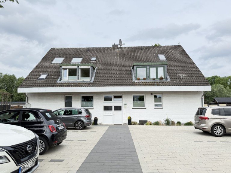 Aussen Gleschendorf Maisonettewohnung Gro�z�gige Maisonette-Eigentumswohnung mit zwei Stellpl�tzen und modernisierter Haustechnik!