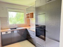 K�che RESERVIERT!Gro�z�gige Maisonette-Eigentumswohnung mit zwei Stellpl�tzen /modernisierter Haustechnik!